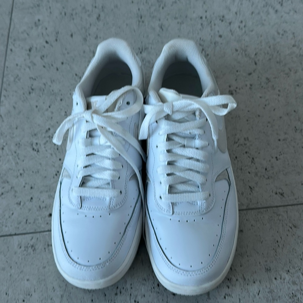 Gamma Force White Leather Nike sneakers. Excellent condition